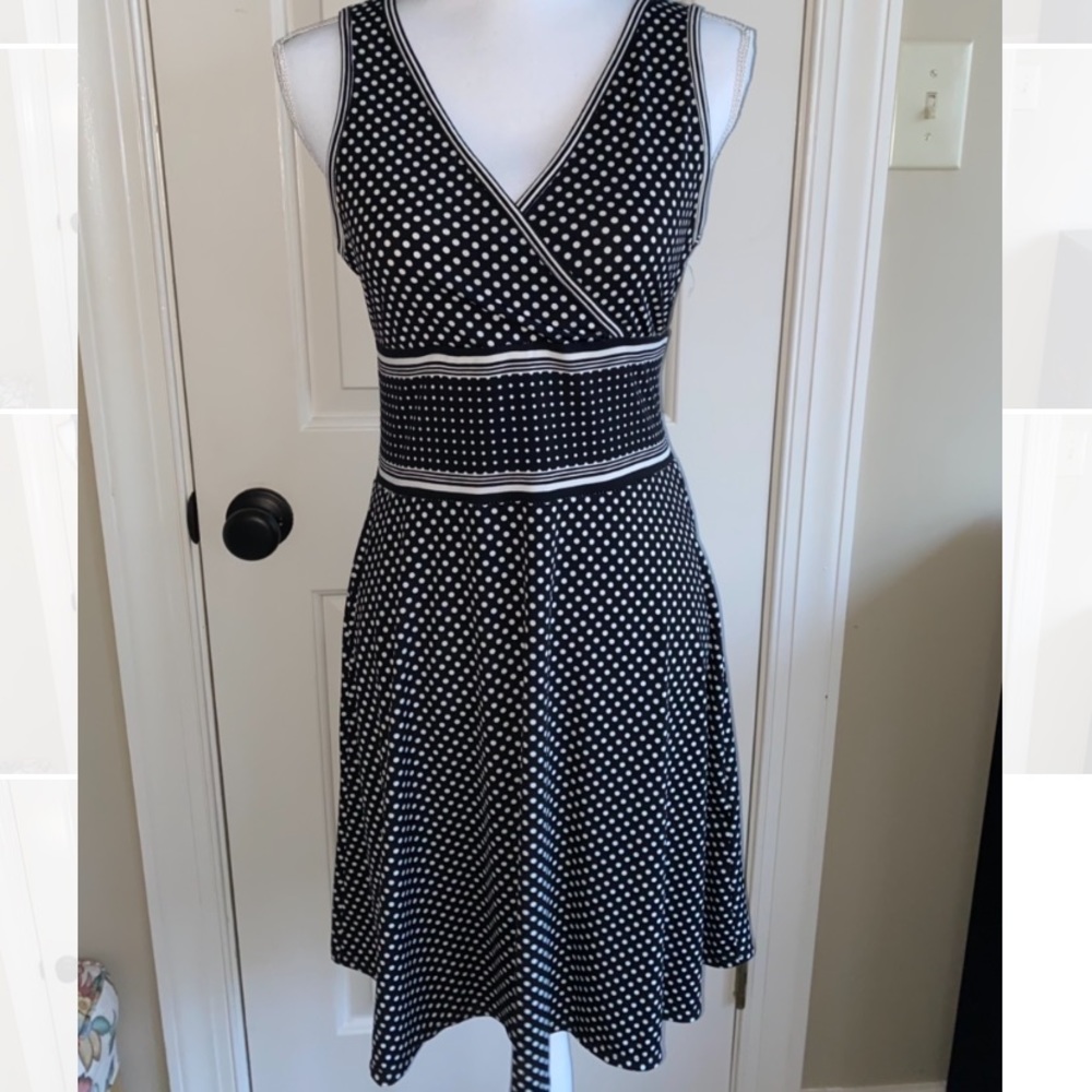 Max Studio S sleeveless B/W dress